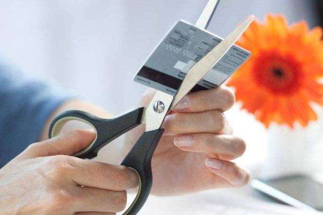 揭秘！销卡好还是销户好？为什么银行不同意销户？