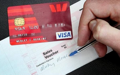 信用卡背面签名很重要，关键时刻防盗刷！
