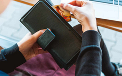 信用卡多还款了怎么办？3招教你免手续费取回！